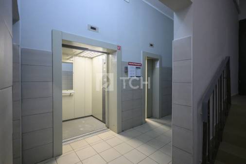 2-комн. квартира, посёлок городского типа Свердловский, улица Строителей, 3, #id1924697