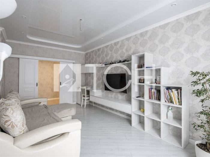 3-комн. квартира, Свердловский, ул Строителей, 6 #id278323