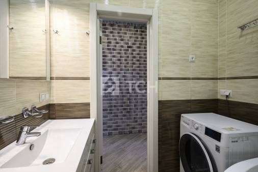 1-комн. квартира, посёлок городского типа Свердловский, улица Строителей, 12, #id1924723