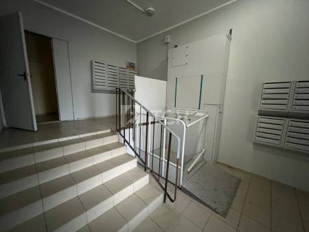 2-комн. квартира, посёлок городского типа Свердловский, улица Строителей, 3, #id2254037