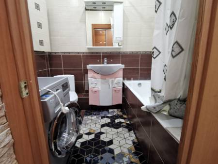 Квартира-студия, посёлок городского типа Свердловский, улица Михаила Марченко, 10, #id1946574