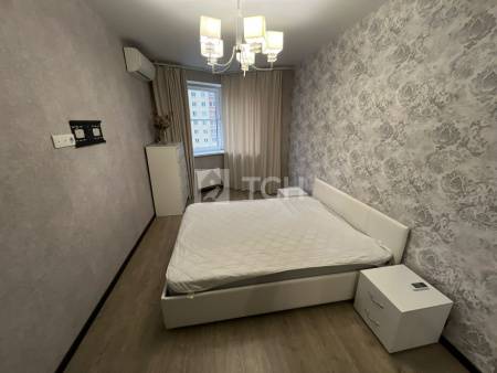 2-комн. квартира, посёлок городского типа Свердловский, Молодёжная улица, 4, #id1950647