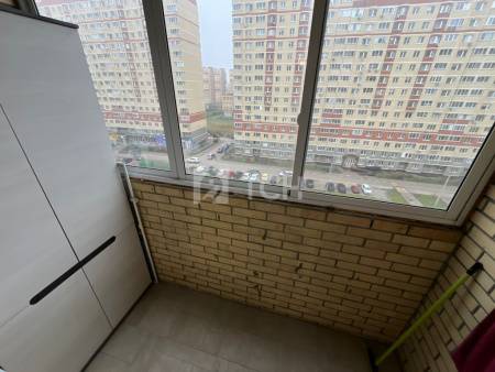 2-комн. квартира, посёлок городского типа Свердловский, Молодёжная улица, 4, #id1950647