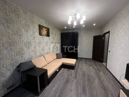 2-комн. квартира, посёлок городского типа Свердловский, Молодёжная улица, 4, #id1950647