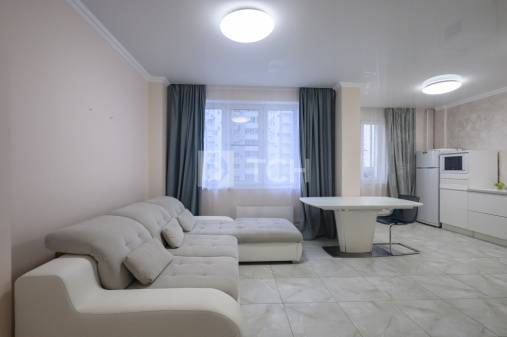 3-комн. квартира, посёлок городского типа Свердловский, Заречная улица, 10, #id1983722