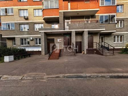 2-комн. квартира, посёлок городского типа Свердловский, Берёзовая улица, 2, #id2283390