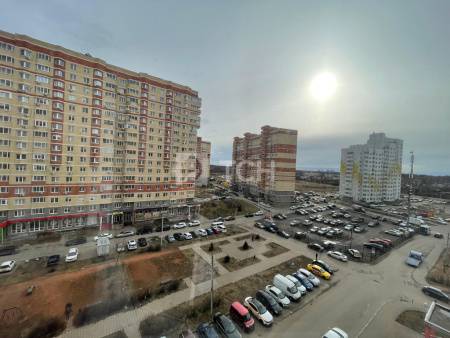 2-комн. квартира, посёлок городского типа Свердловский, Молодёжная улица, 1, #id1392191