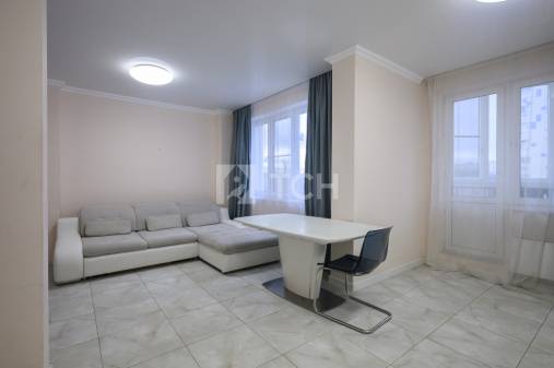 3-комн. квартира, посёлок городского типа Свердловский, Заречная улица, 10, #id1983722