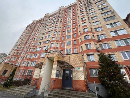 1-комн. квартира, посёлок городского типа Свердловский, Набережная улица, 17, #id1982013