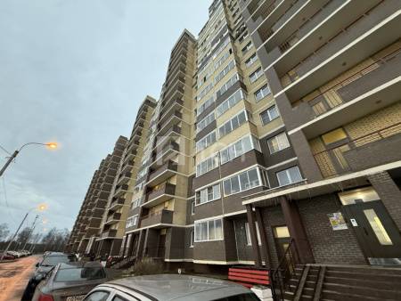 1-комн. квартира, посёлок городского типа Свердловский, улица Строителей, 20, #id1331664