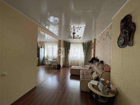 2-комн. квартира, посёлок городского типа Свердловский, Молодёжная улица, 1, #id1392191