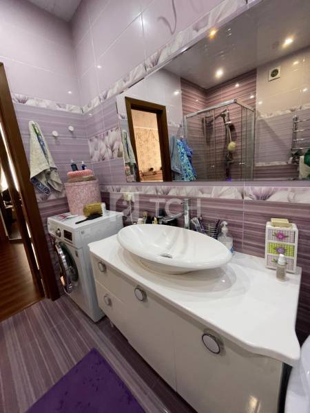 2-комн. квартира, посёлок городского типа Свердловский, Молодёжная улица, 1, #id1392191