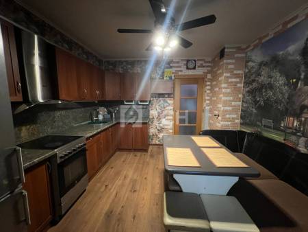 1-комн. квартира, посёлок городского типа Свердловский, Набережная улица, 17, #id1982013