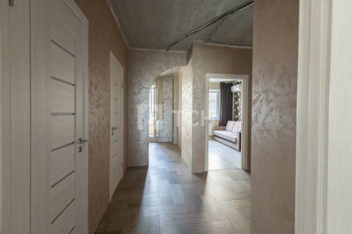 3-комн. квартира, посёлок городского типа Свердловский, улица Строителей, 6, #id1602102