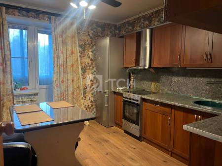 1-комн. квартира, посёлок городского типа Свердловский, Набережная улица, 17, #id1982013