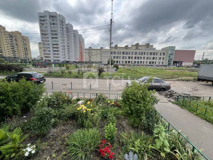 1-комн. квартира, посёлок городского типа Свердловский, улица Строителей, 9, #id2268526