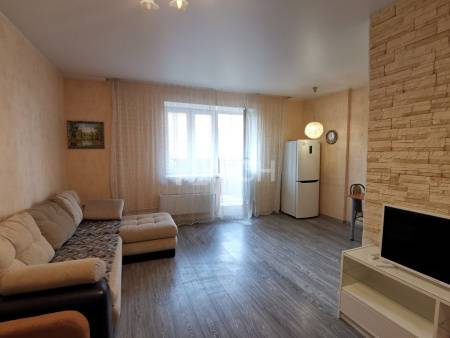 Квартира-студия, посёлок городского типа Свердловский, улица Михаила Марченко, 10, #id1946574