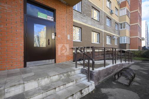 1-комн. квартира, посёлок городского типа Свердловский, улица Строителей, 12, #id1924723