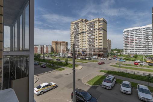 3-комн. квартира, посёлок городского типа Свердловский, улица Строителей, 6, #id1602102