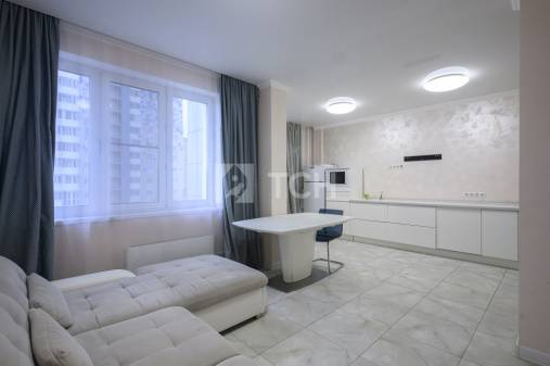 3-комн. квартира, посёлок городского типа Свердловский, Заречная улица, 10, #id1983722