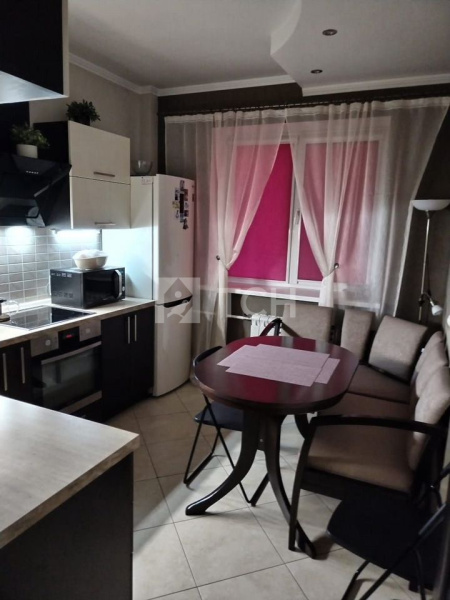 2-комн. квартира, посёлок городского типа Свердловский, Молодёжная улица, 1, #id1133655