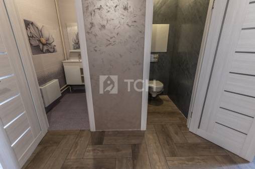 3-комн. квартира, посёлок городского типа Свердловский, улица Строителей, 6, #id1602102