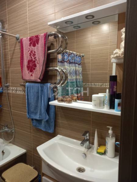 2-комн. квартира, посёлок городского типа Биокомбината, 17Б, #id1876339