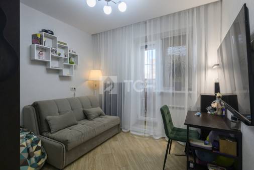 1-комн. квартира, посёлок городского типа Свердловский, улица Строителей, 12, #id1924723