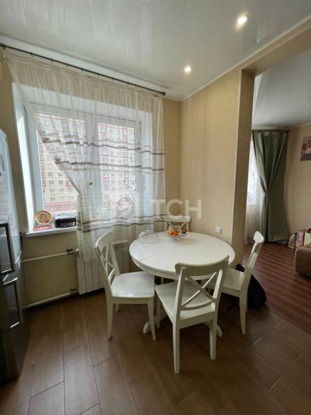 2-комн. квартира, посёлок городского типа Свердловский, Молодёжная улица, 1, #id1392191