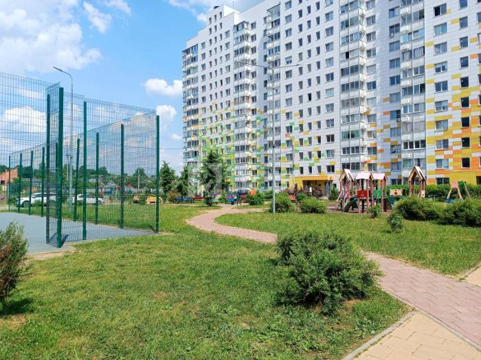 2-комн. квартира, посёлок городского типа Свердловский, улица Строителей, 3, #id2219516