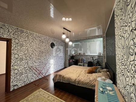 2-комн. квартира, посёлок городского типа Свердловский, Молодёжная улица, 1, #id1392191