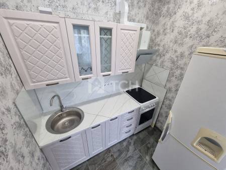 2-комн. квартира, посёлок городского типа Свердловский, улица Строителей, 3, #id1939106