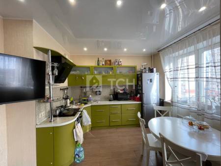 2-комн. квартира, посёлок городского типа Свердловский, Молодёжная улица, 1, #id1392191