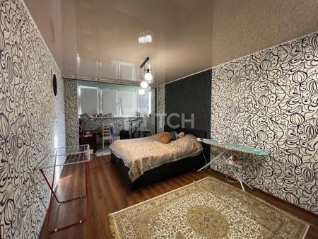 2-комн. квартира, посёлок городского типа Свердловский, Молодёжная улица, 1, #id1392191