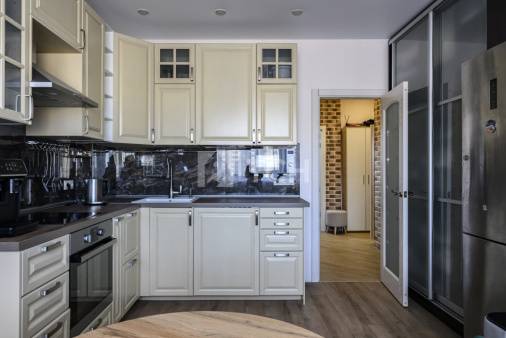 1-комн. квартира, посёлок городского типа Свердловский, улица Строителей, 12, #id1924723