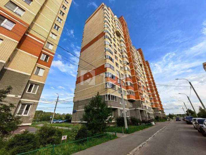 2-комн. квартира, посёлок городского типа Свердловский, Берёзовая улица, 2, #id2283390