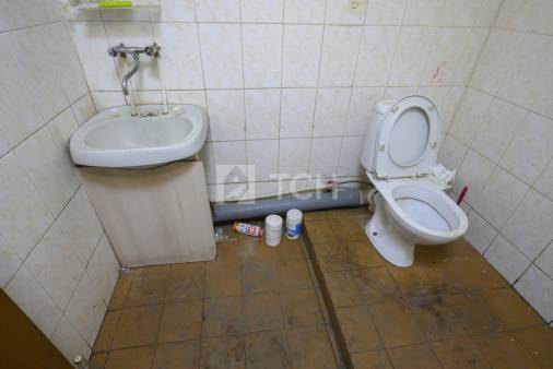 Коммерческая недвижимость, посёлок городского типа Свердловский, Центральная улица, 1, #id1978691