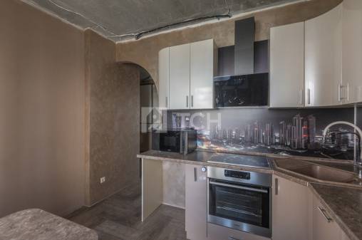 3-комн. квартира, посёлок городского типа Свердловский, улица Строителей, 6, #id1602102