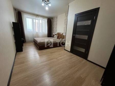 1-комн. квартира, посёлок городского типа Свердловский, улица Строителей, 8, #id1987459