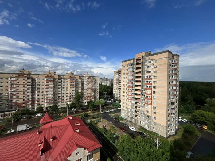 2-комн. квартира, посёлок городского типа Свердловский, улица Михаила Марченко, 4, #id2221253