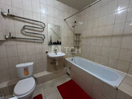 1-комн. квартира, посёлок городского типа Свердловский, улица Строителей, 8, #id1987459