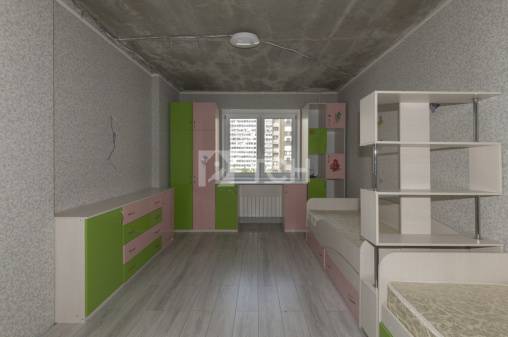 3-комн. квартира, посёлок городского типа Свердловский, улица Строителей, 6, #id1602102