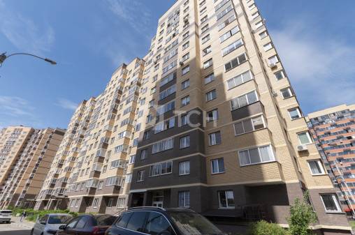 3-комн. квартира, посёлок городского типа Свердловский, улица Строителей, 6, #id1602102