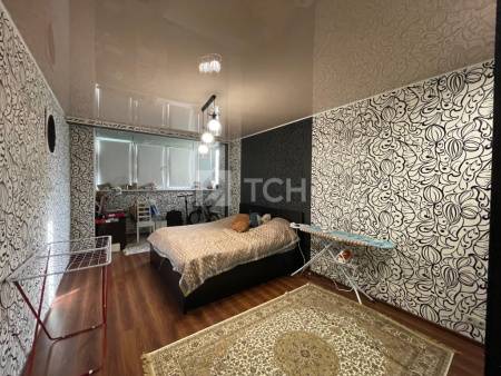 2-комн. квартира, посёлок городского типа Свердловский, Молодёжная улица, 1, #id1392191