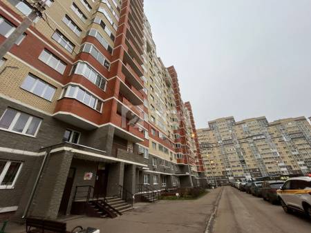 2-комн. квартира, посёлок городского типа Свердловский, Молодёжная улица, 4, #id1950647
