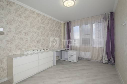 3-комн. квартира, посёлок городского типа Свердловский, Заречная улица, 10, #id1983722