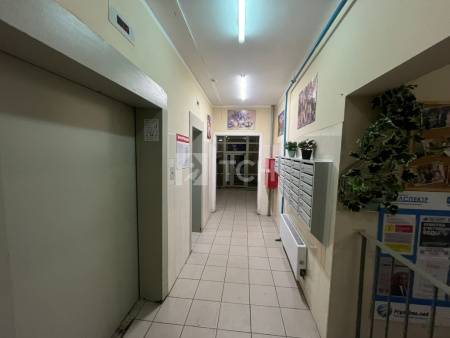 1-комн. квартира, посёлок городского типа Свердловский, улица Строителей, 8, #id1858290