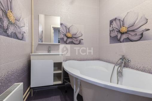 3-комн. квартира, посёлок городского типа Свердловский, улица Строителей, 6, #id1602102