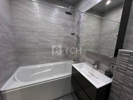 2-комн. квартира, посёлок городского типа Свердловский, Молодёжная улица, 4, #id1950647