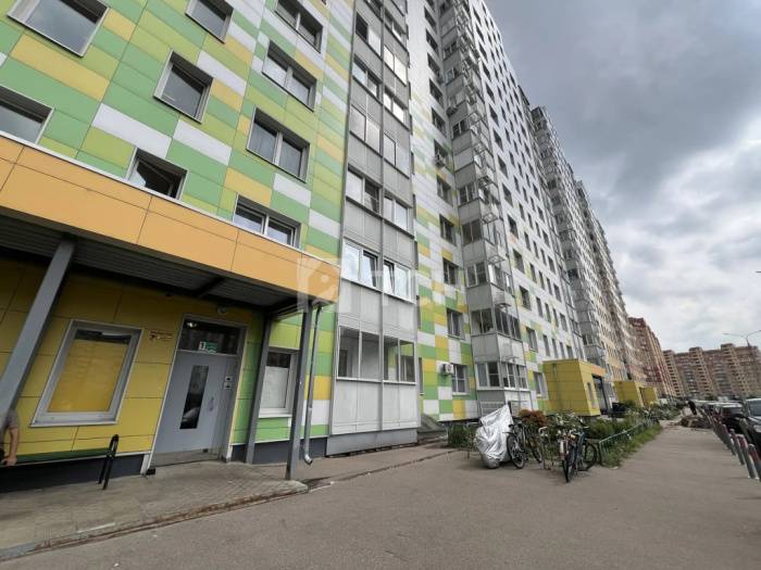 1-комн. квартира, посёлок городского типа Свердловский, улица Строителей, 9, #id2268526